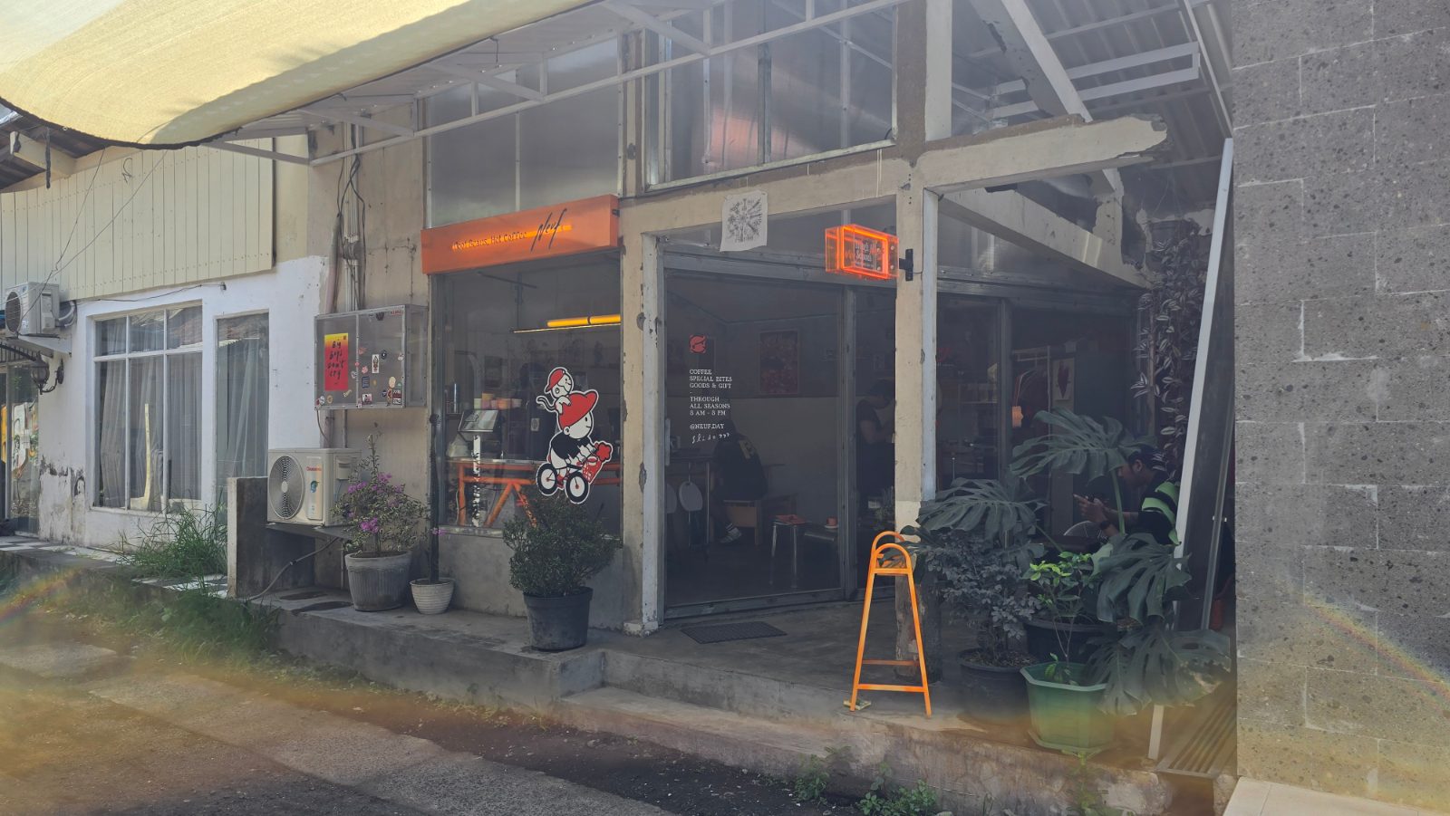Neuf Day, Ubud